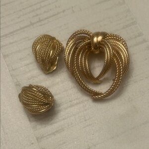 Vintage Signed 1965 Henkel & Grosse For Christian Dior Gold Tone Brooch earring